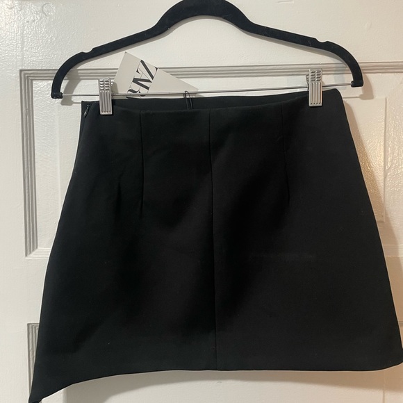Zara Women's S Peaked Mini Skirt Black Asymmetric Side Zip Short NWT - Picture 2 of 7